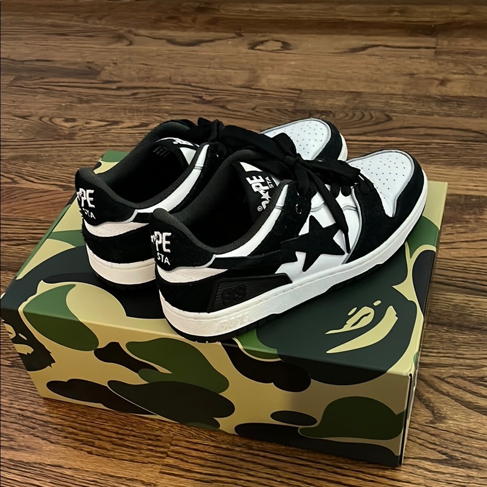 BAPE men’s Black and White Sneakers